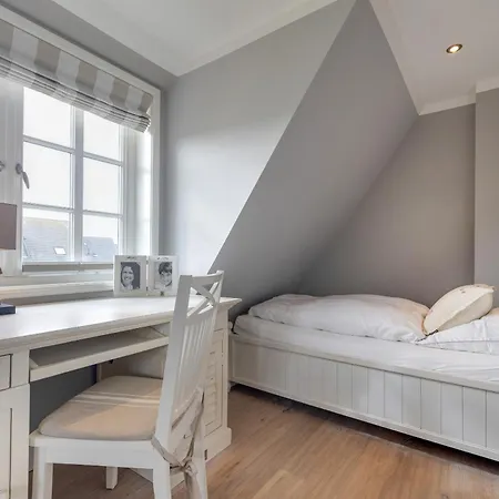 Holiday home Hues Wenningstedt-Braderup